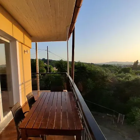 Elia Acharavi Vila *