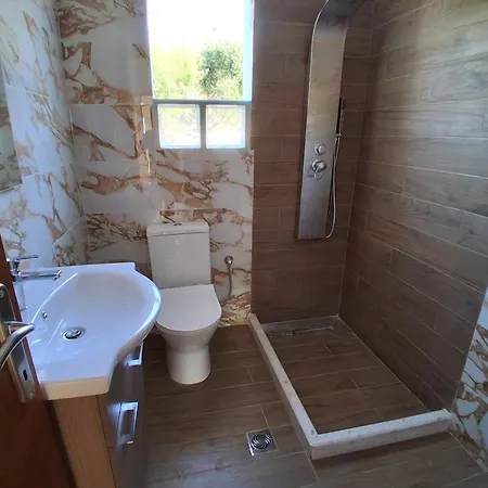 Elia Acharavi アカラヴィ